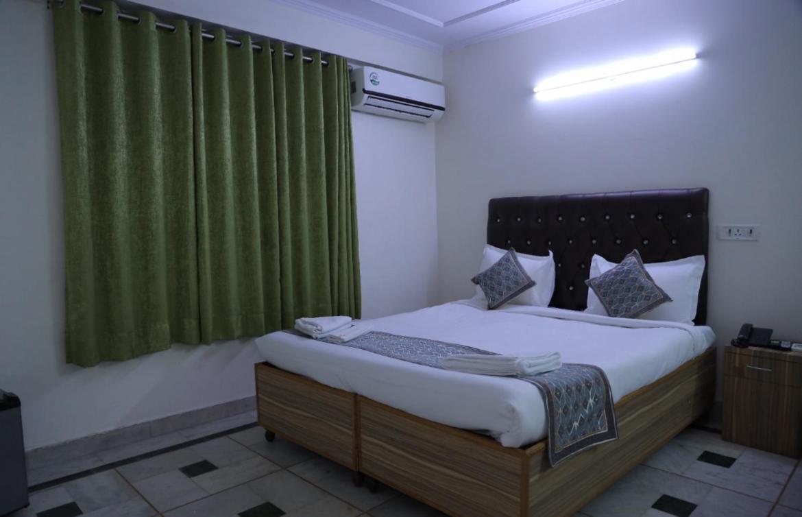 דלהי Hotel Star Palace - Near Karol Bagh Metro מראה חיצוני תמונה